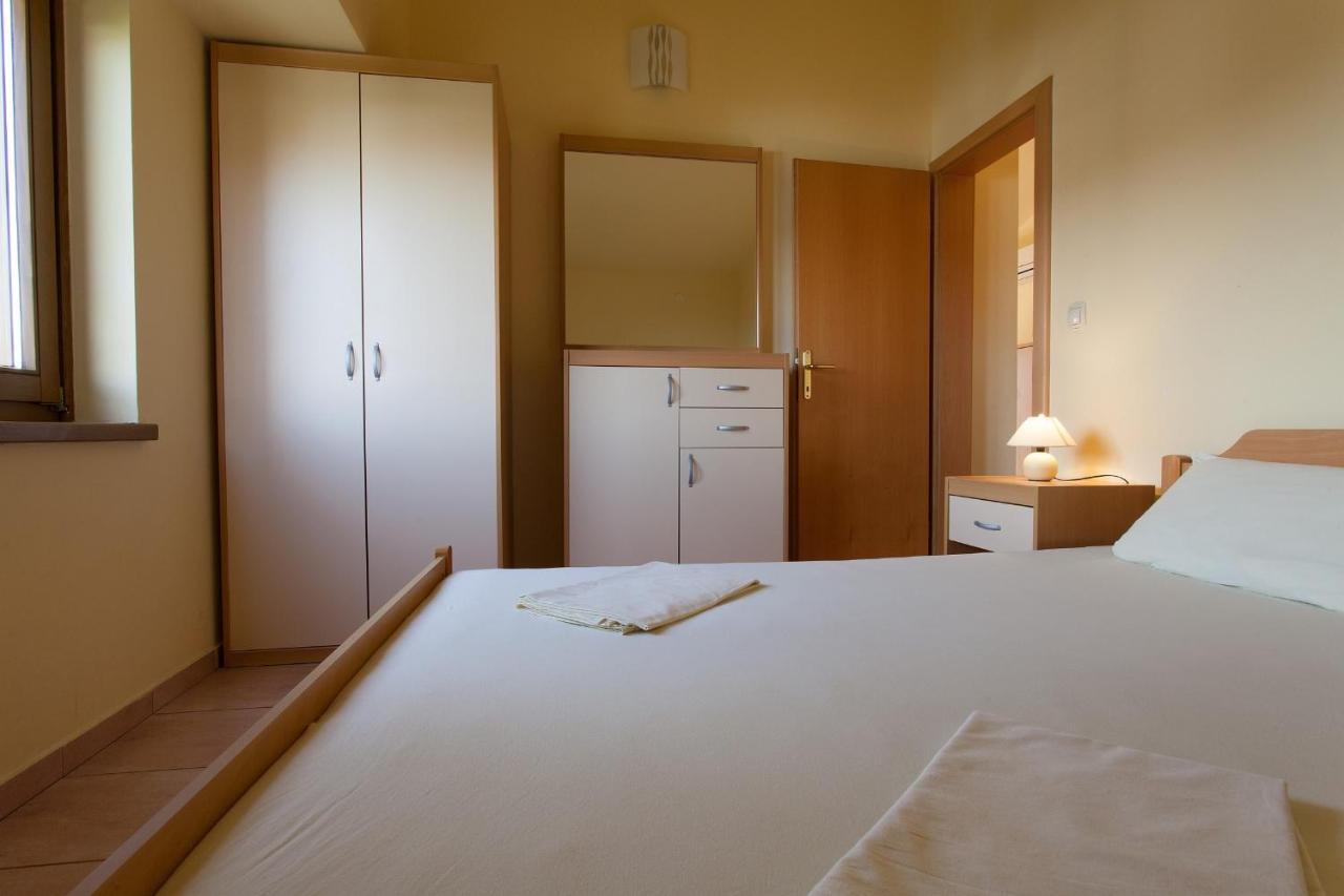 Apartman Vjekoslav Крк Экстерьер фото